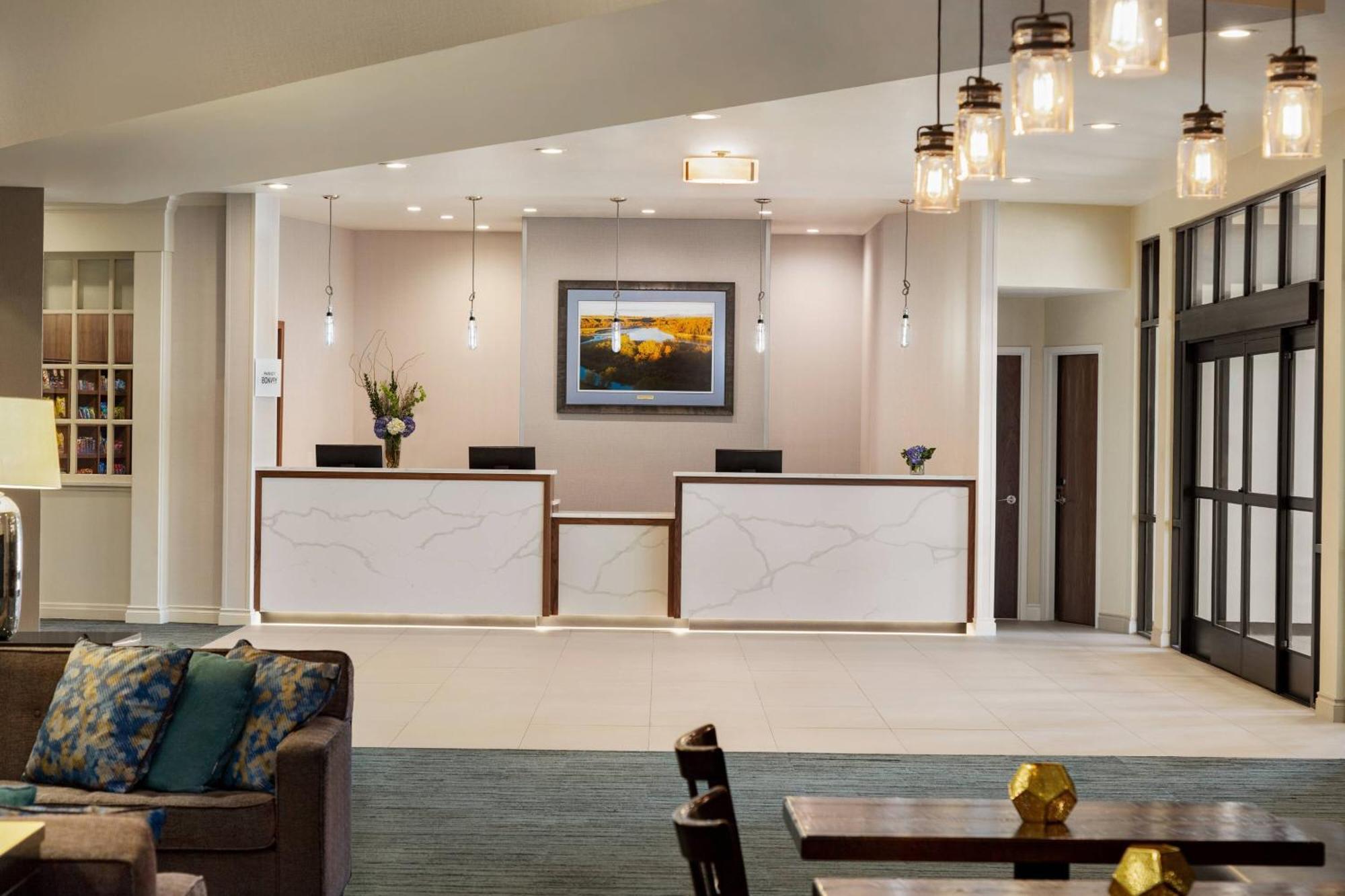 Delta Hotels by Marriott Helena Colonial Exteriör bild
